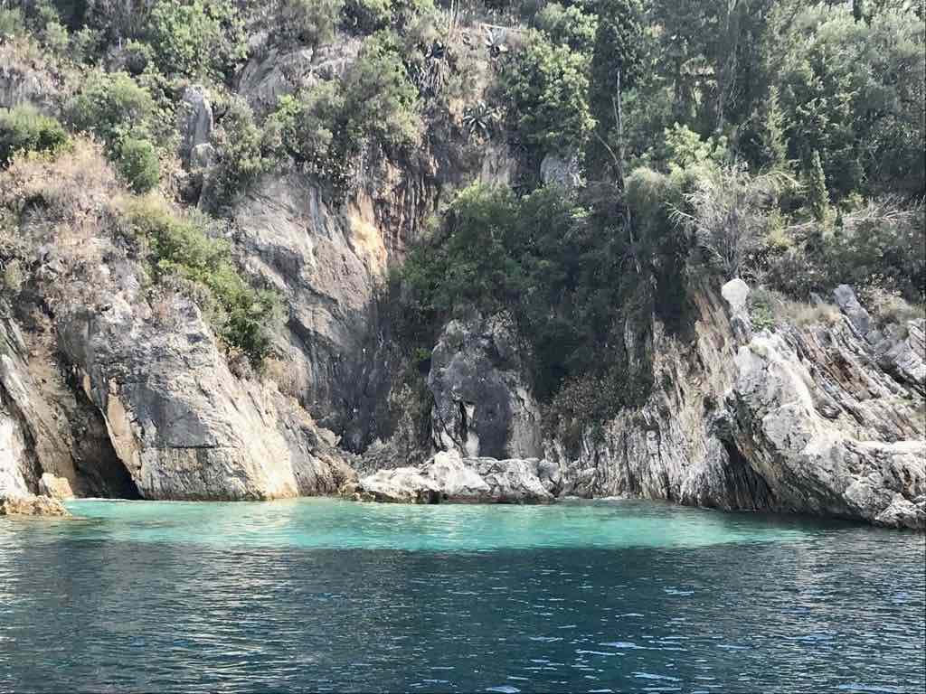 vacances à corfou louer un bateau à Kassiopi blue cave